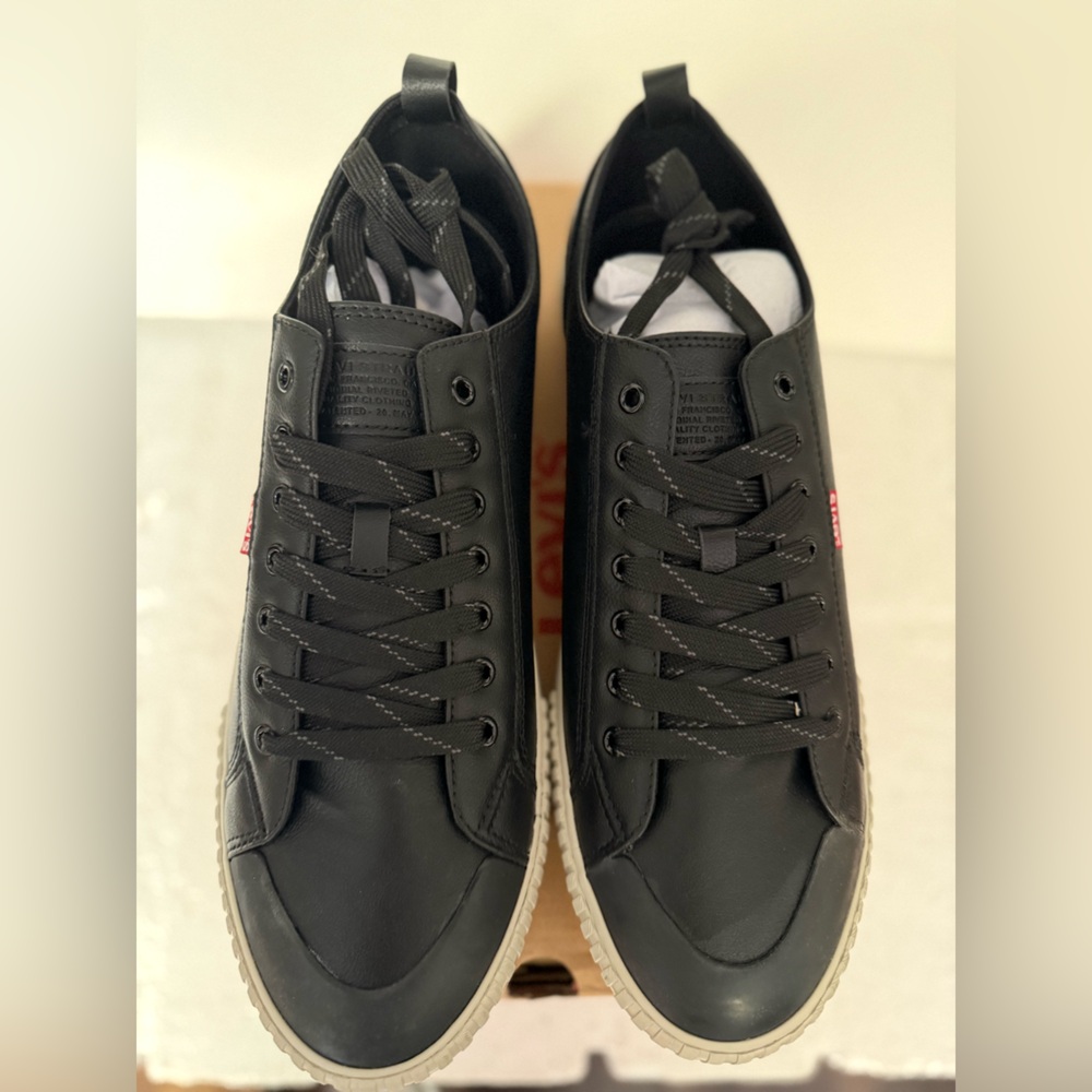 Levi’s Men's Anikin New In Box Lace-Up Sneakers Black/Putty. Size 13
